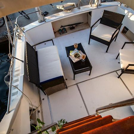 Magno II Boat Hotel Sant Adrià de Besòs Eksteriør billede