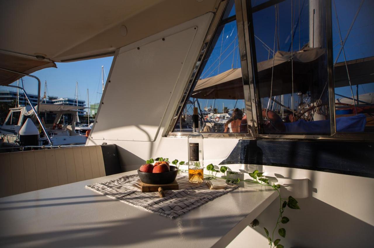 Magno II Boat Hotel Sant Adrià de Besòs Eksteriør billede