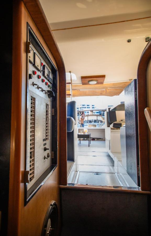 Magno II Boat Hotel Sant Adrià de Besòs Eksteriør billede