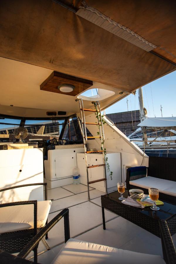 Magno II Boat Hotel Sant Adrià de Besòs Eksteriør billede