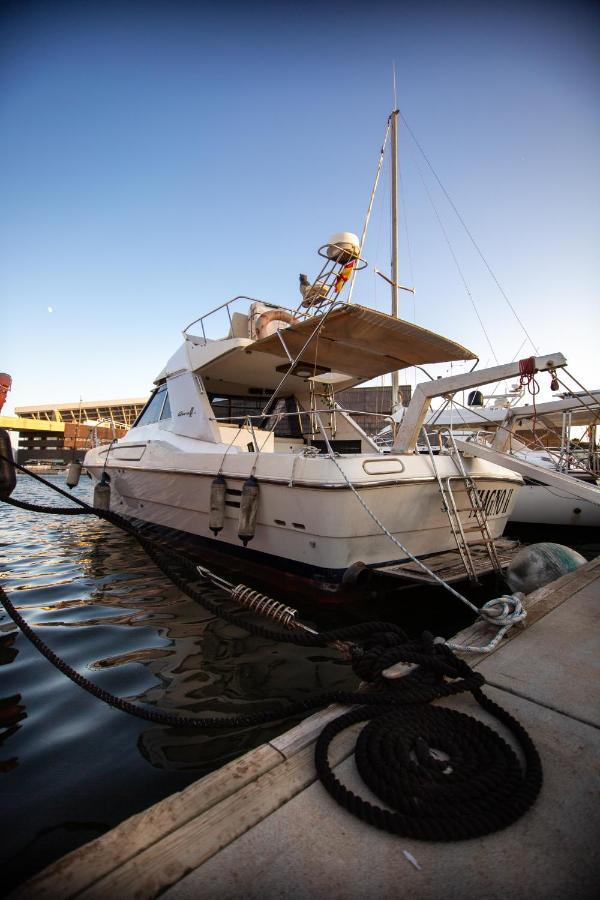 Magno II Boat Hotel Sant Adrià de Besòs Eksteriør billede