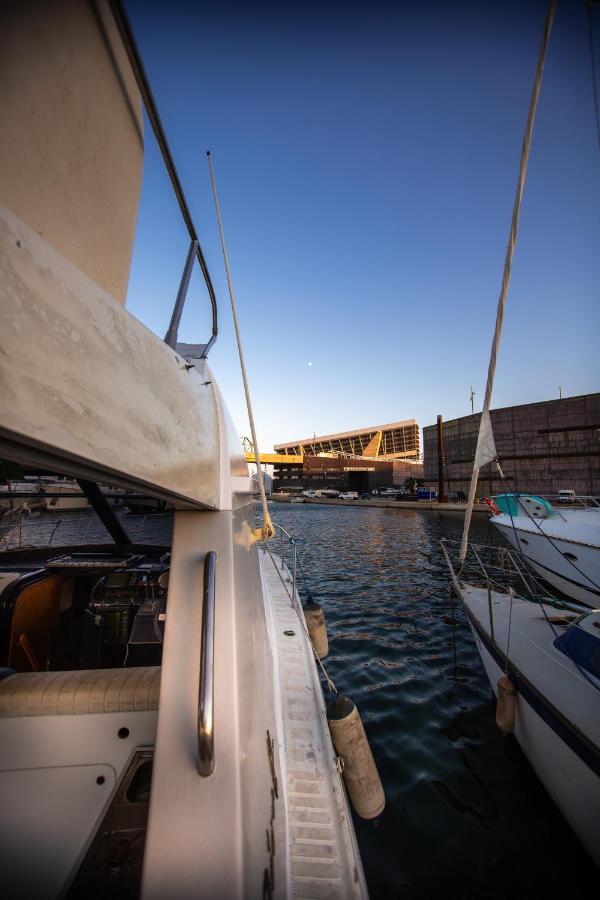 Magno II Boat Hotel Sant Adrià de Besòs Eksteriør billede
