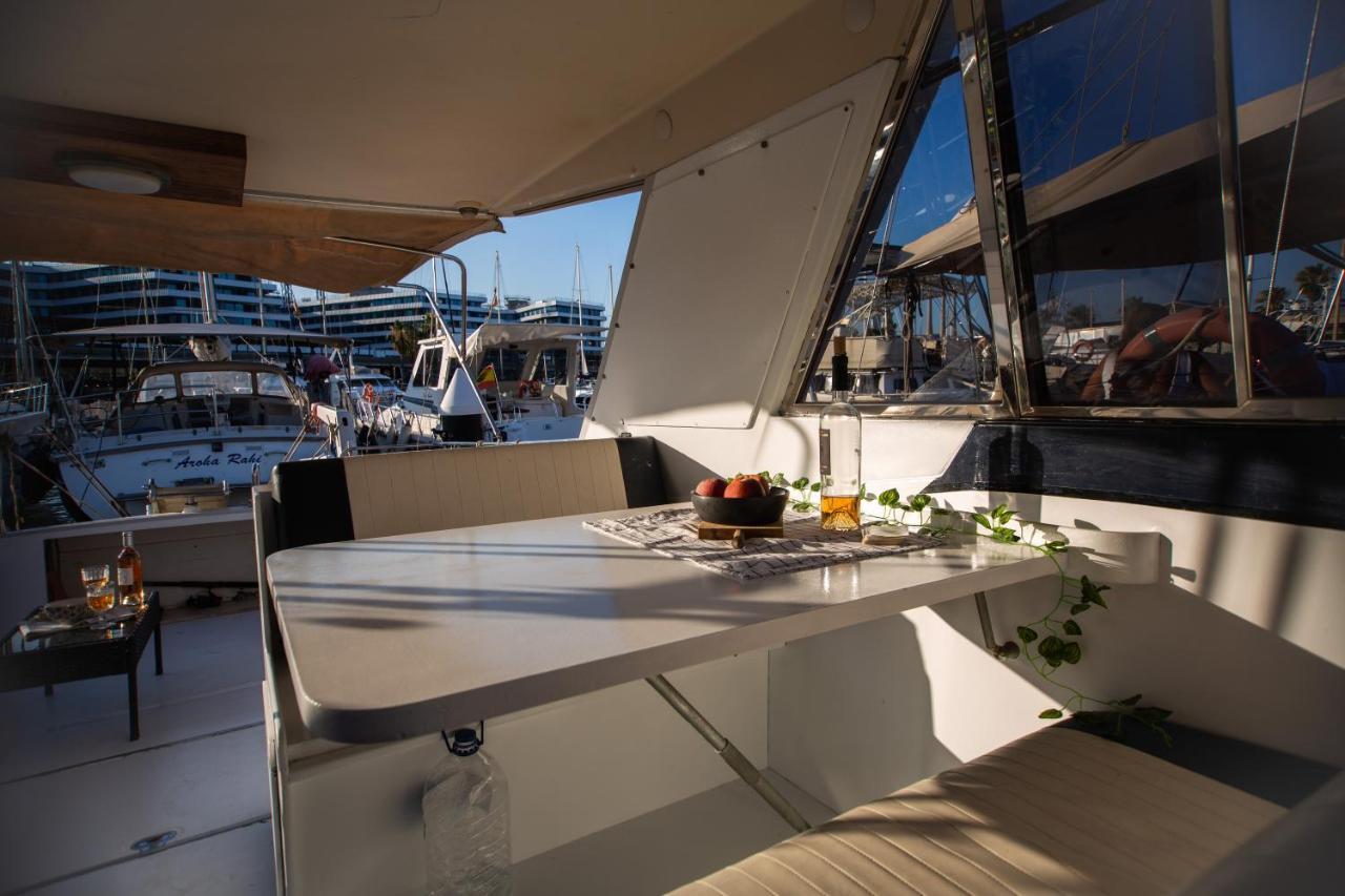 Magno II Boat Hotel Sant Adrià de Besòs Eksteriør billede