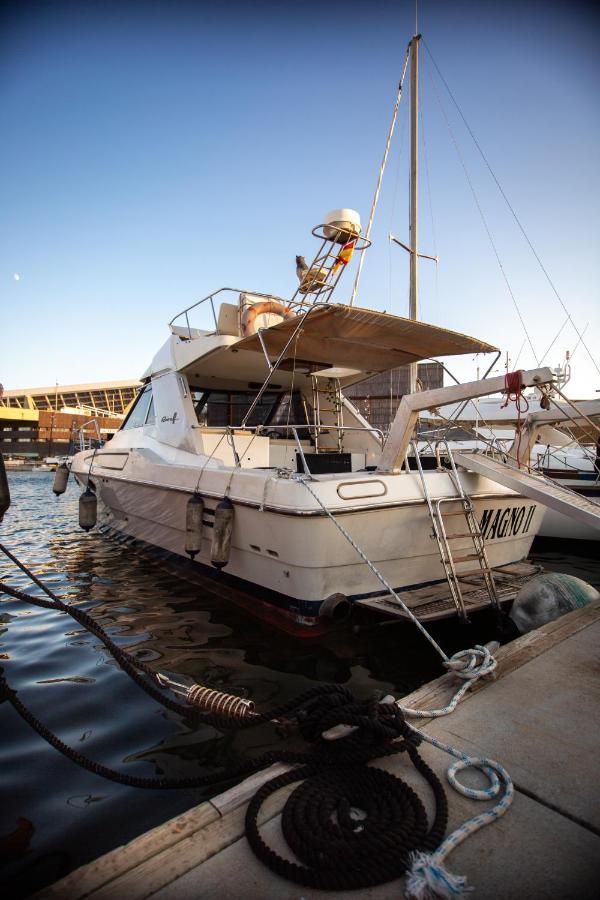 Magno II Boat Hotel Sant Adrià de Besòs Eksteriør billede