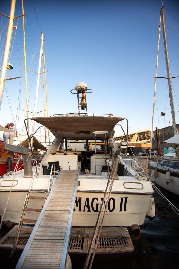 Magno II Boat Hotel Sant Adrià de Besòs Eksteriør billede